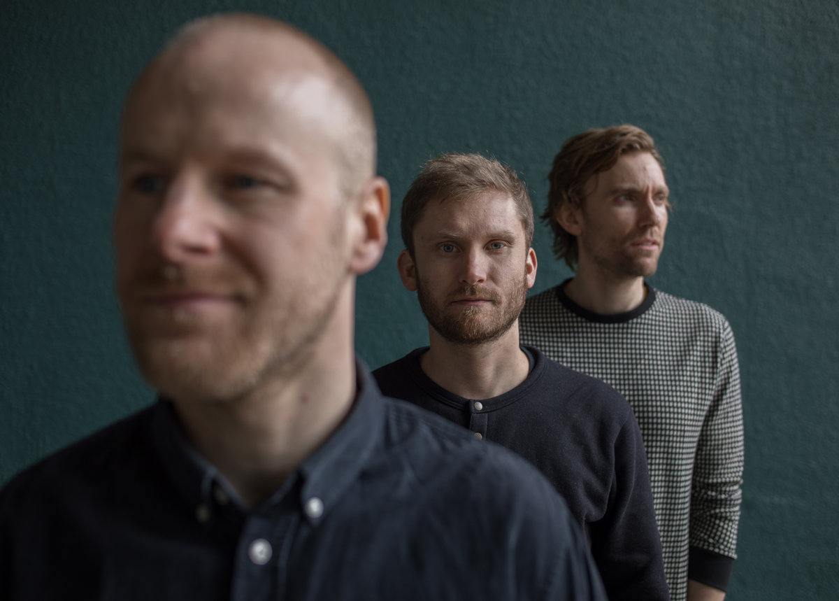 Erlend Apneseth Trio c Oddleiv Apneseth